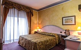Hotel Grazia Deledda  4*